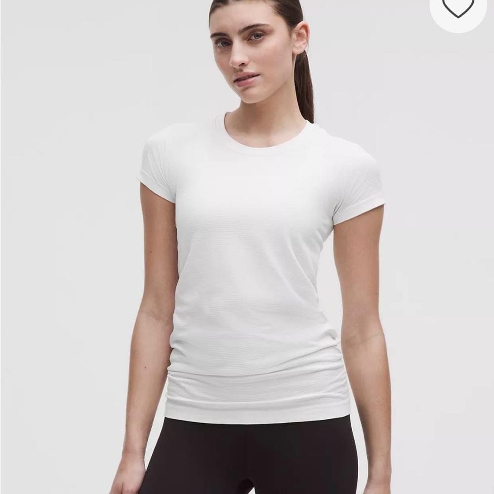 Lululemon NWT - Womens Swiftly Tech Short-Sleeve Shirt 2.0
Hip Length
